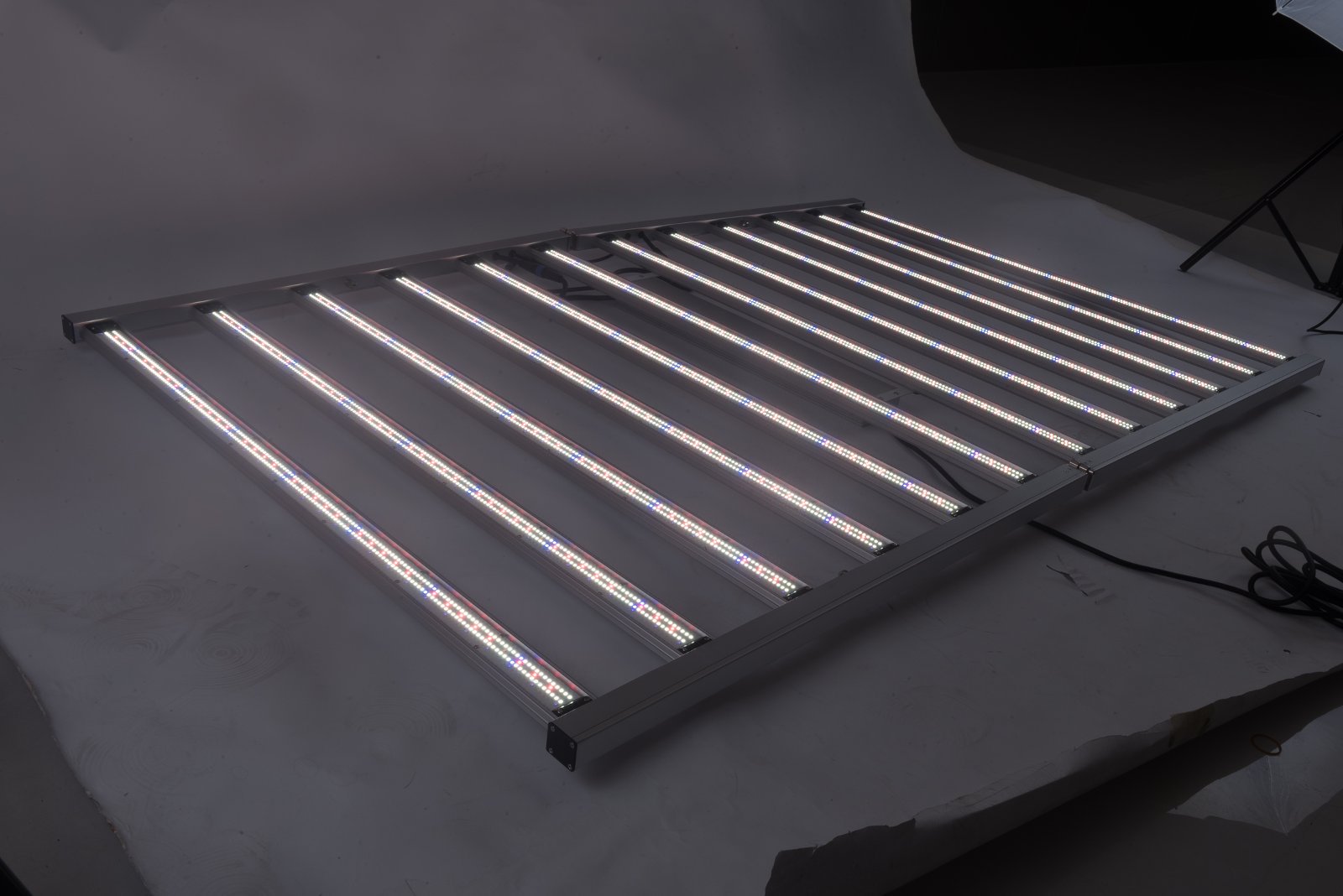 Two Channels 1260W LED Grow Light with UV IR